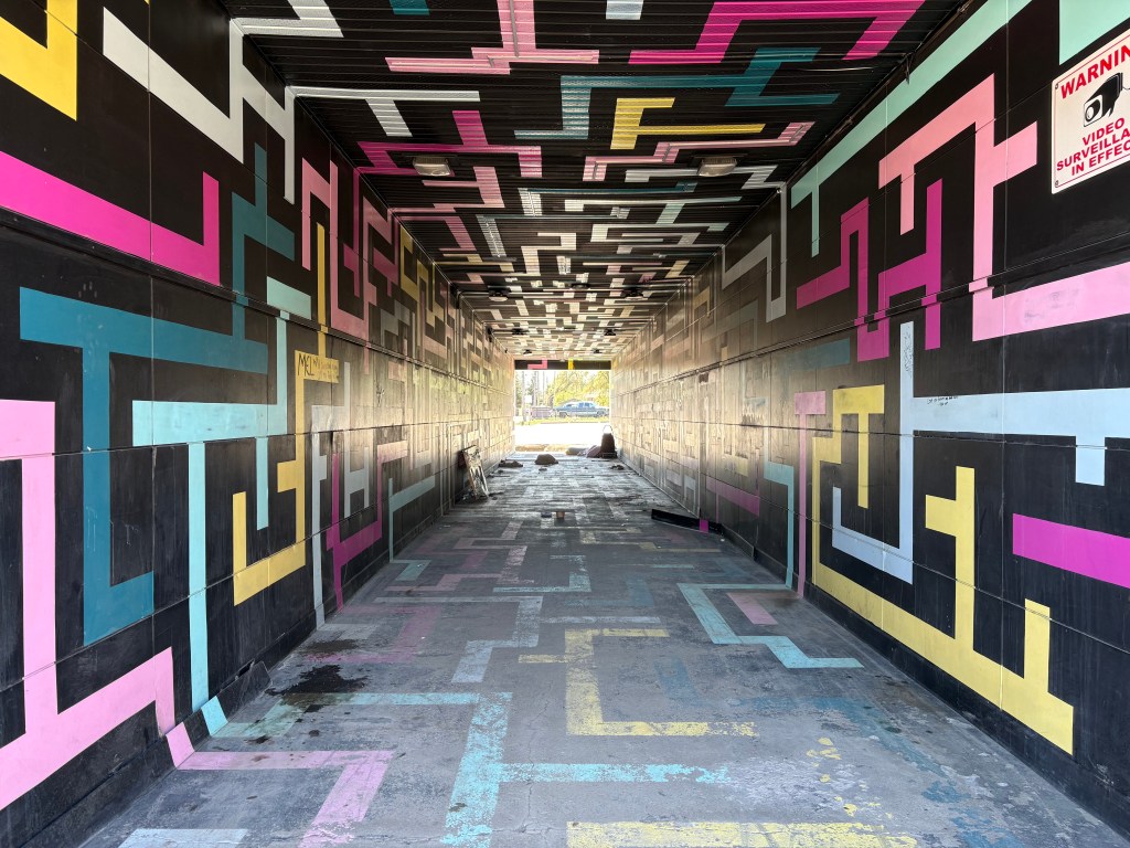 Photo of an alley with a geometric pattern.